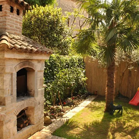 Old Town Uspon Πούλα